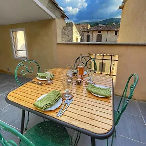 Le Petit Delphia Apartment